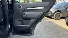 Land Rover Discovery 3.0 D300 Dynamic SE 5dr Auto Diesel Station Wagon